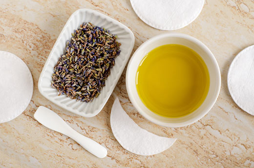 How to Get Rid of Stretch Marks Using Essential Oils?